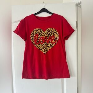 Short Sleeve Heart Print Love Graphic Tee - Red - Size Small